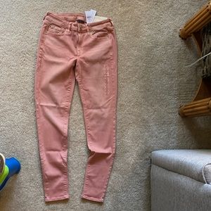 American Eagle mauve color jogging size 8. New with tags. Never worn.